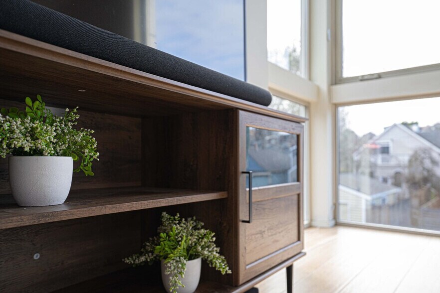 Building Photo - 2214 E Terrace St