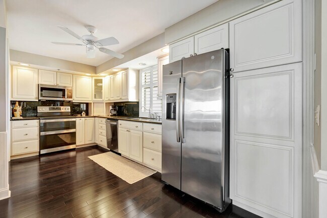 Building Photo - 100 S Beach Rd