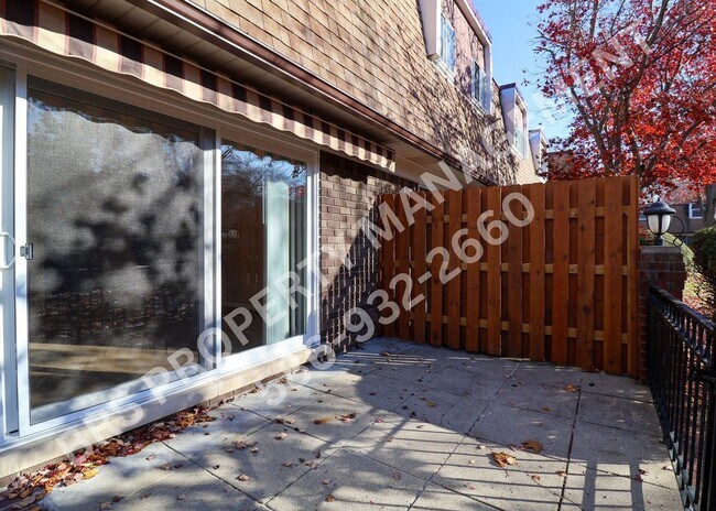 Building Photo - ? Beautifully Updated Condo in Clinton Township