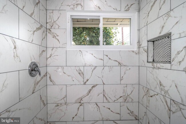 Building Photo - 12 Indigo Rd