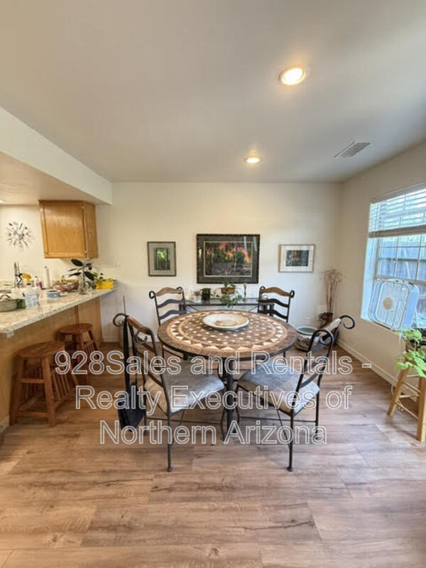 Building Photo - 4110 E Village Cir