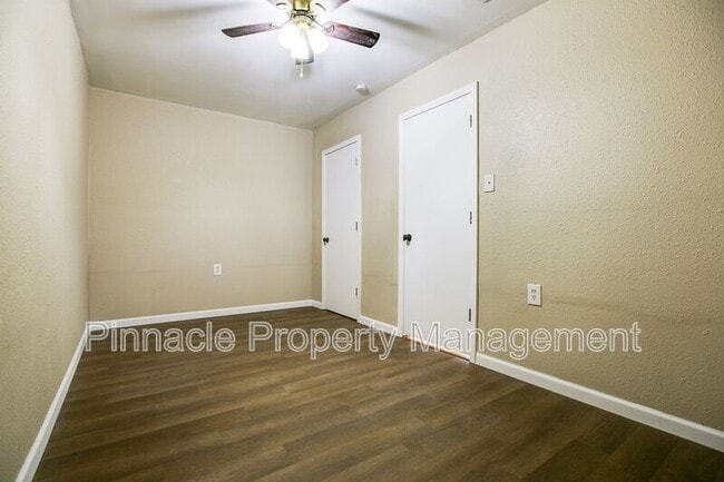 Building Photo - 1427 Gregory Dr