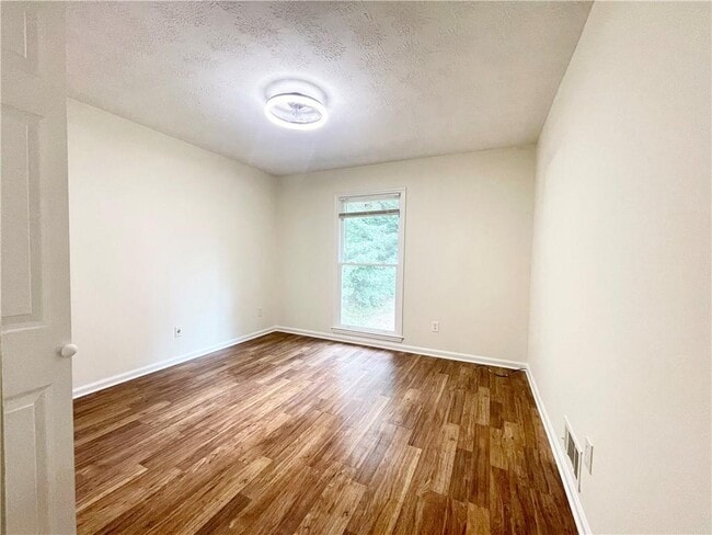 Building Photo - 5014 Meadow Ln