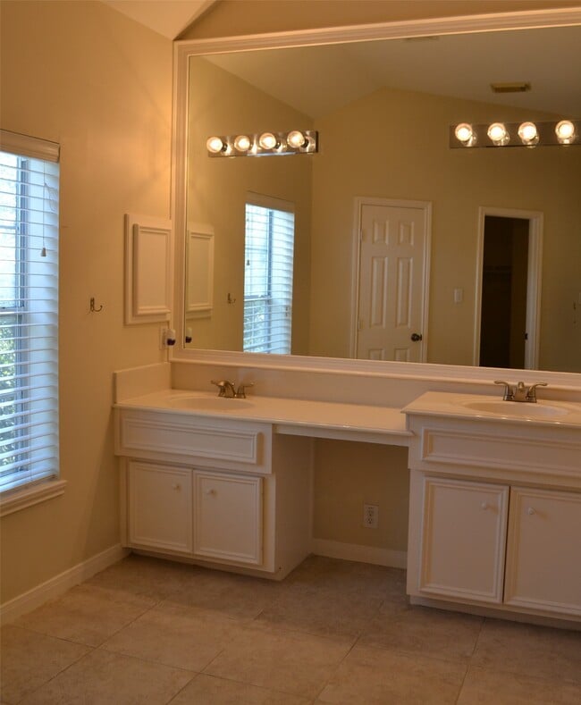 Building Photo - 3003 Terrace Hills Ln