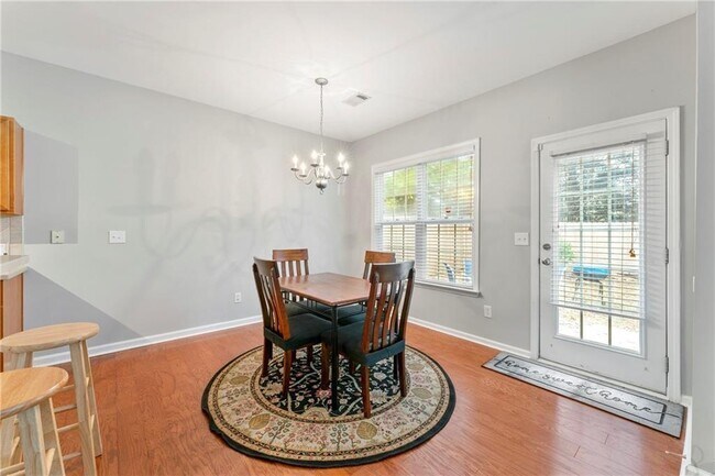 Building Photo - 3218 Saville St SW