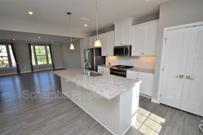 Building Photo - 200 Misty Pike Dr