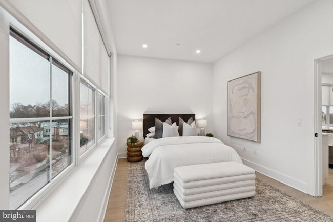 Building Photo - 30 W Allens Ln