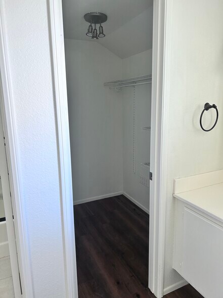 Building Photo - 781 Danville Dr