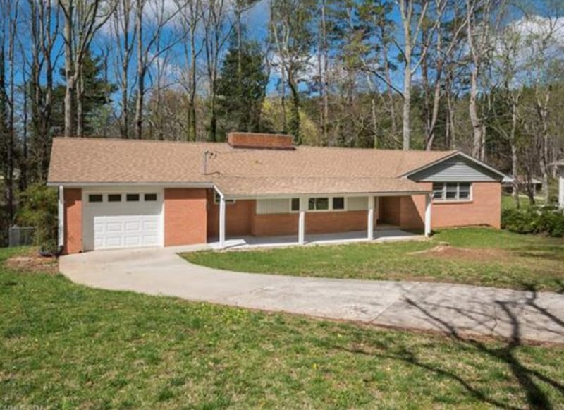 Primary Photo - 32 S Oak Forest Dr