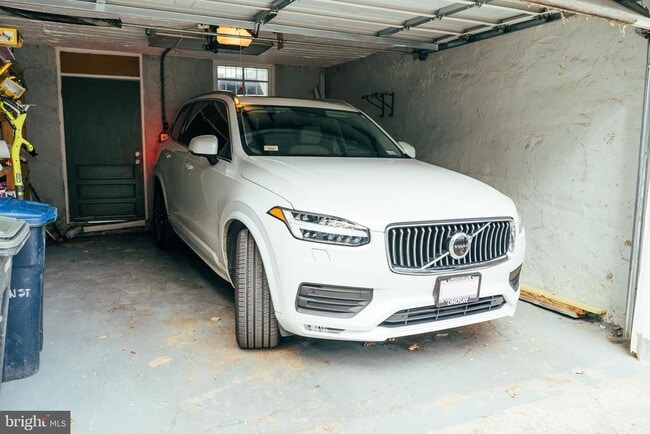 Building Photo - 636 Kenyon St NW