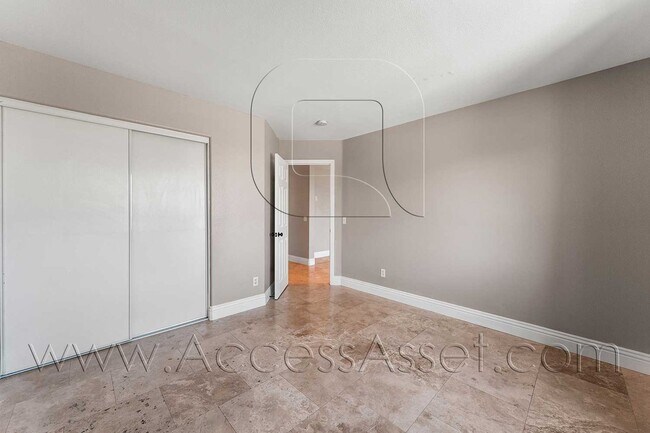 Building Photo - Large 4 Bed/3 Bath Home with an Incredible View!