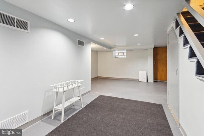 Building Photo - 1420 Lawndale Ave