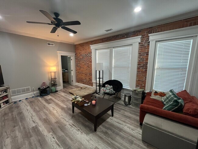 Building Photo - 33 Hamilton Park