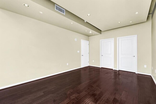 Building Photo - 5925 Almeda Rd