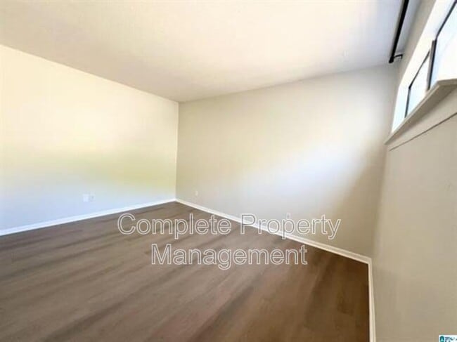 Building Photo - 3350 Altamont Rd