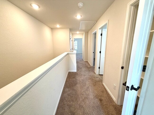 Building Photo - 10214 Lynwood Vlg