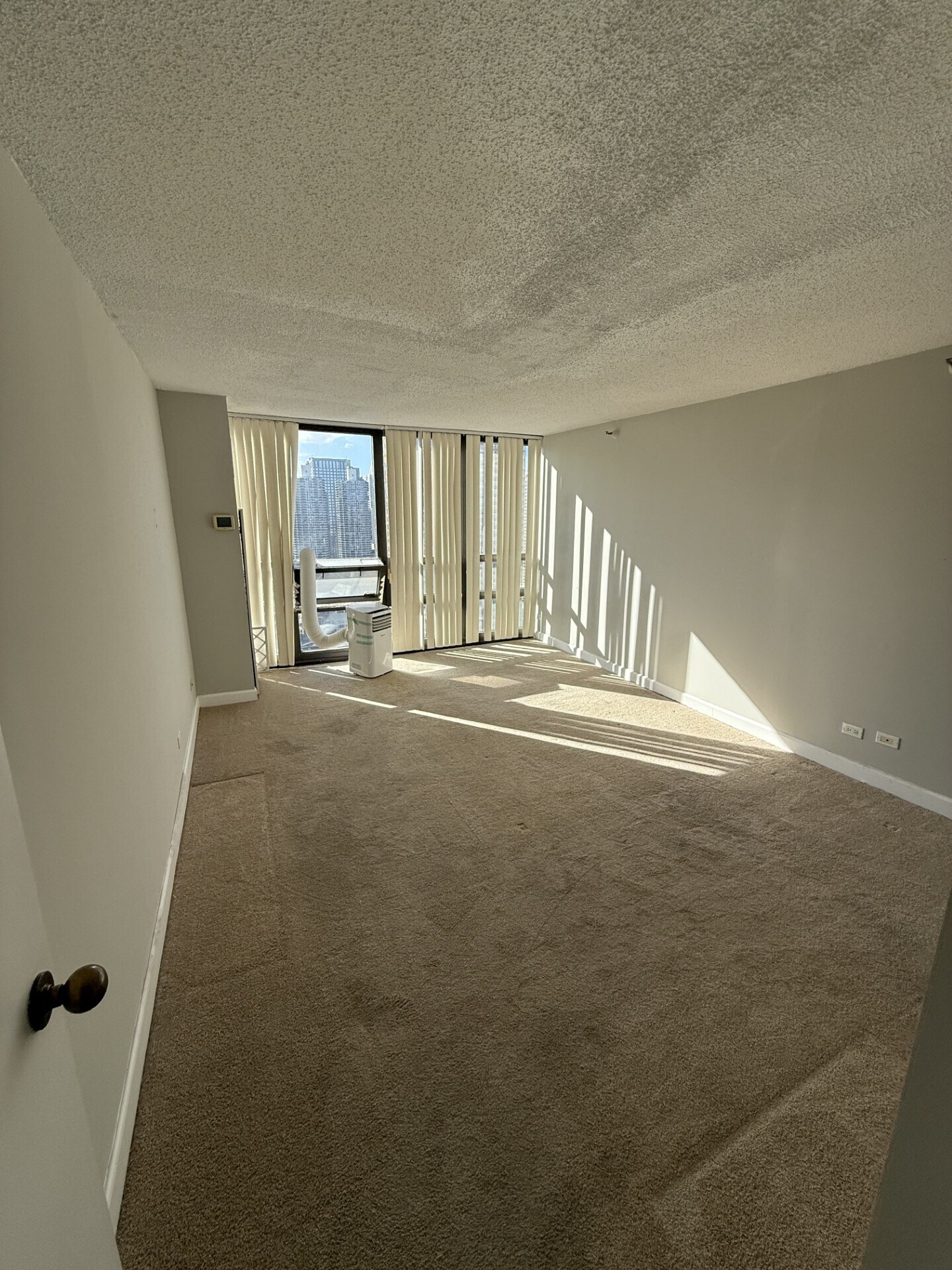 Building Photo - 10 E Ontario St