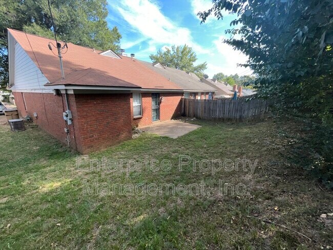 Building Photo - 3913 Oak Branch Cir E