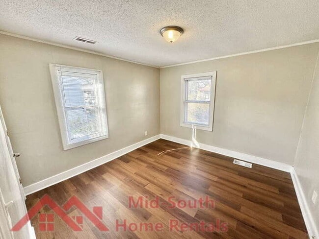 Building Photo - 2071 Hubert Ave