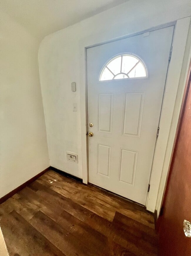 Building Photo - NEW LISTING! 3 Bedroom House!
