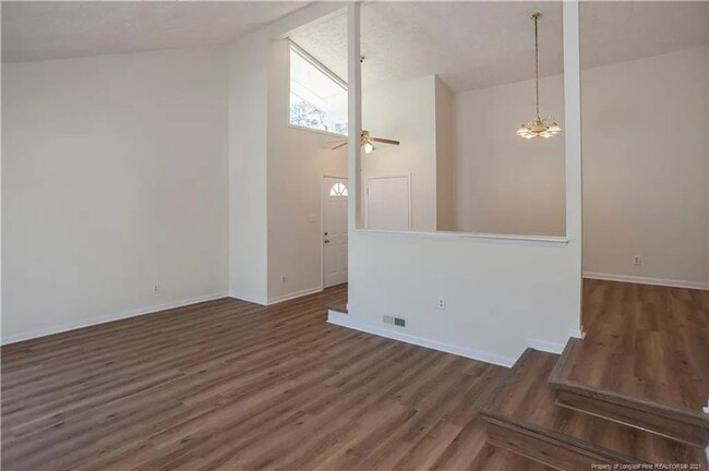 Building Photo - 2012 Lakemeadow Dr