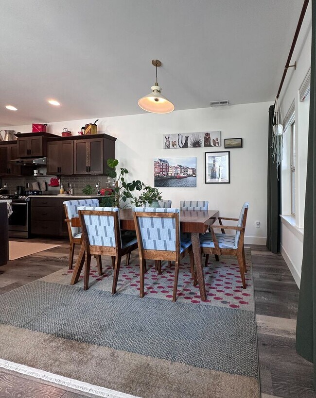 Building Photo - Stunning home available in Stone Creek!  Must see the interior!