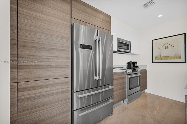 Building Photo - 1900 SE 2nd St