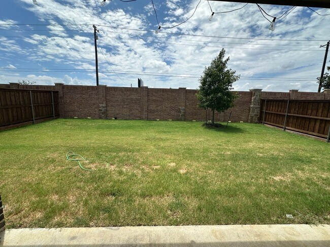 Building Photo - Stunning 4BR House in Little Elm