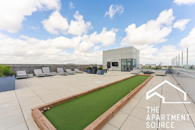 Building Photo - 2340 N California Ave