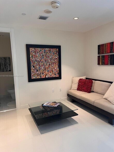 Building Photo - 200 Biscayne Boulevard Way