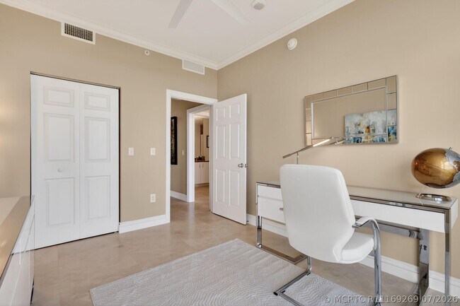 Building Photo - 700 E Boynton Beach Blvd