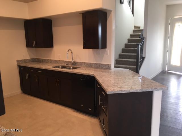 Building Photo - 1502 E Dunlap Ave