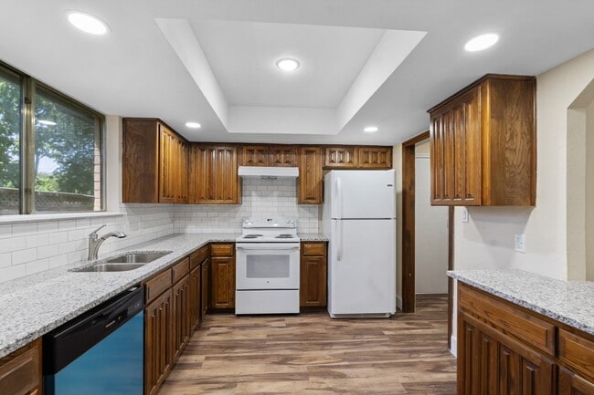 Building Photo - 1037 Alicia Ln