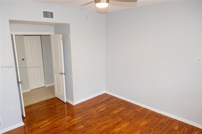 Building Photo - 5820 W Sample Rd