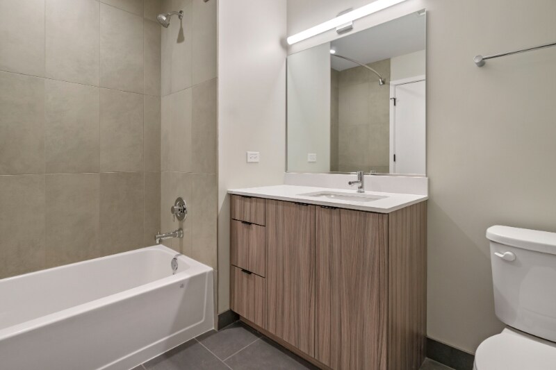 Building Photo - 4578 N Broadway