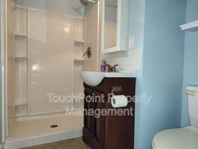 Building Photo - 303 Cedarwood Ln