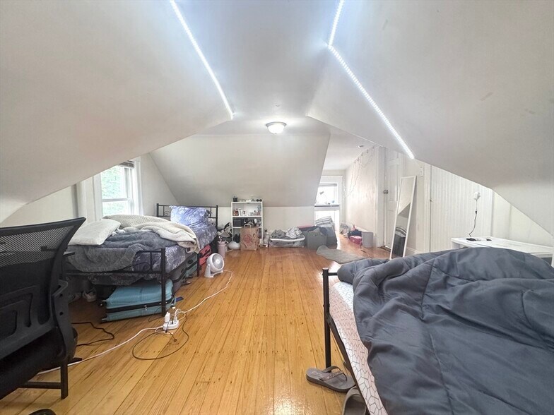 Building Photo - 81 Boylston St