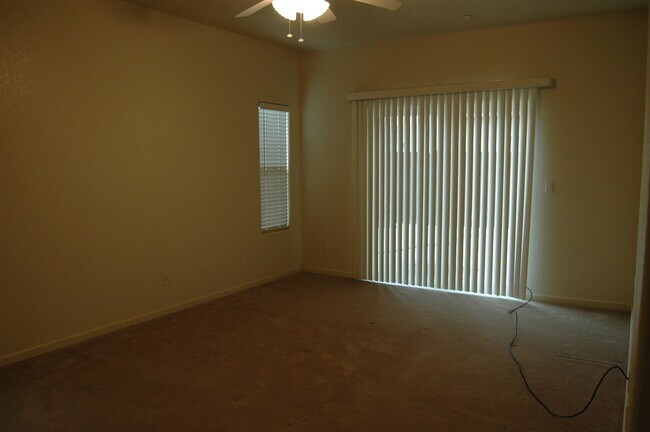 Building Photo - Spacious 3 Bed / 2 Bath Home – Over 2,000 Sq Ft