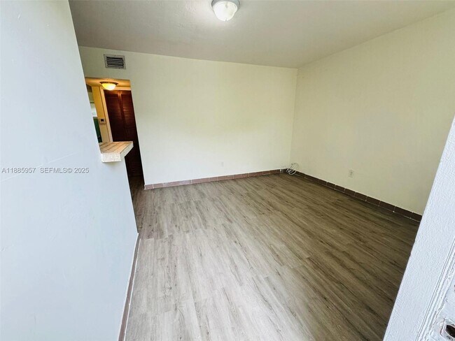 Building Photo - 2900 W Flagler St