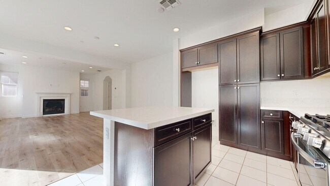 Building Photo - Bright & Beautiful 4 Bedroom 3 Full Bathroom Home!