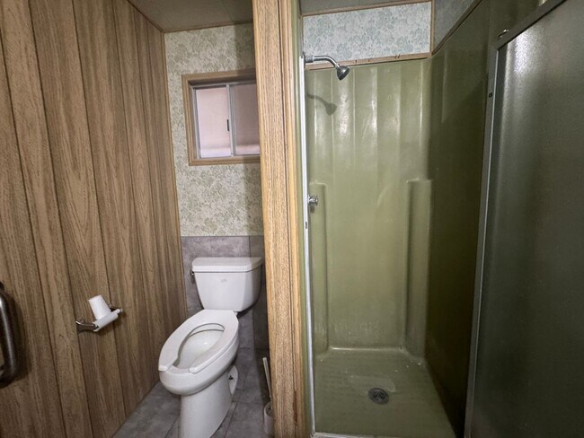 Building Photo - Large Customized 2 Bedroom Manuf Home w/Bonus Room= 3 total bedrooms