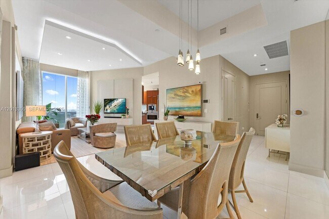 Building Photo - 15811 Collins Ave