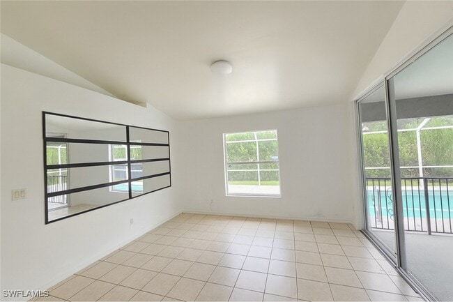 Building Photo - 549 Flamingo Ave S