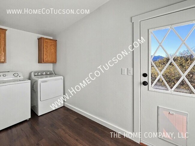 Building Photo - 5840 E Dakota Rd