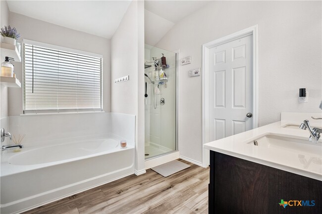 Building Photo - 2427 Elba Dr