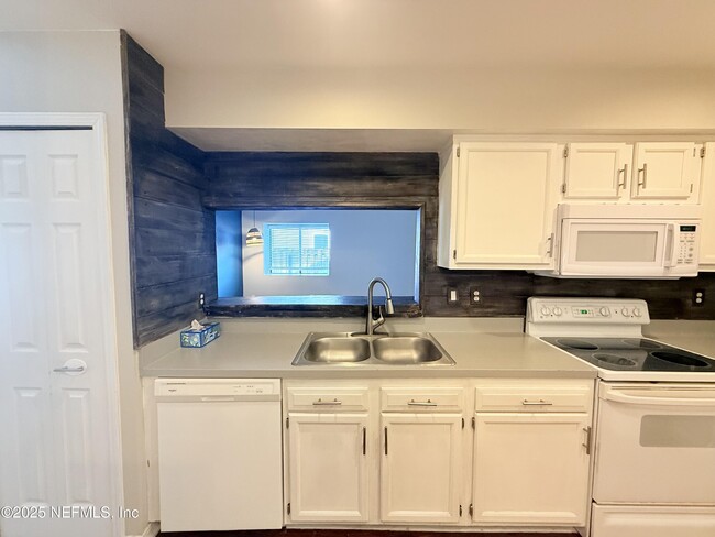 Building Photo - 14349 Courtney Woods Ln