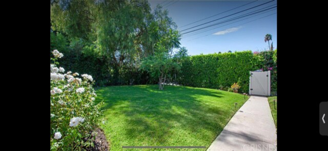 Building Photo - 4922 Hayvenhurst Ave