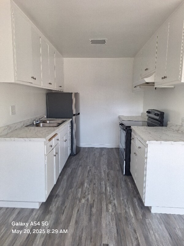 Building Photo - 609 De La Vina St