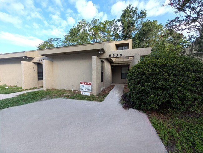 Building Photo - 8538 Pineverde Ln