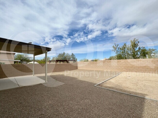 Building Photo - 4720 W Lindenthal Ln